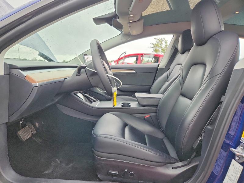 50683996 :رقم المزاد ، 5YJ3E1EAXNF372878 vin ، 2022 Tesla Model 3 مزاد بيع