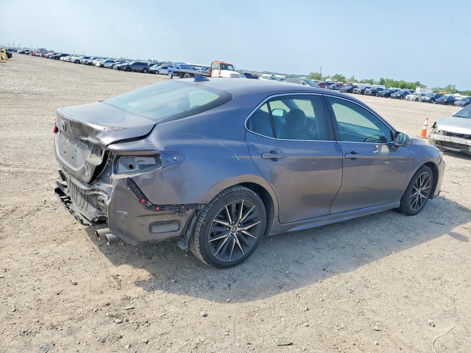 51509896 :رقم المزاد ، 4T1G11AK5NU711318 vin ، 2022 Toyota Camry مزاد بيع