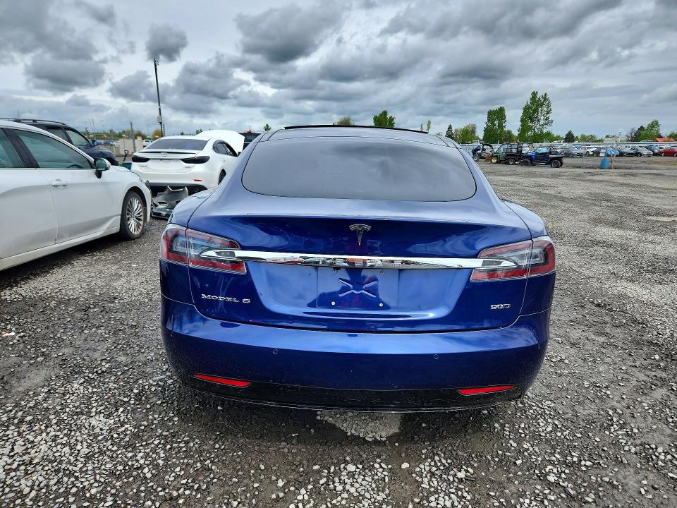 50670686 :رقم المزاد ، 5YJSA1E29GF147547 vin ، 2016 Tesla Model S مزاد بيع