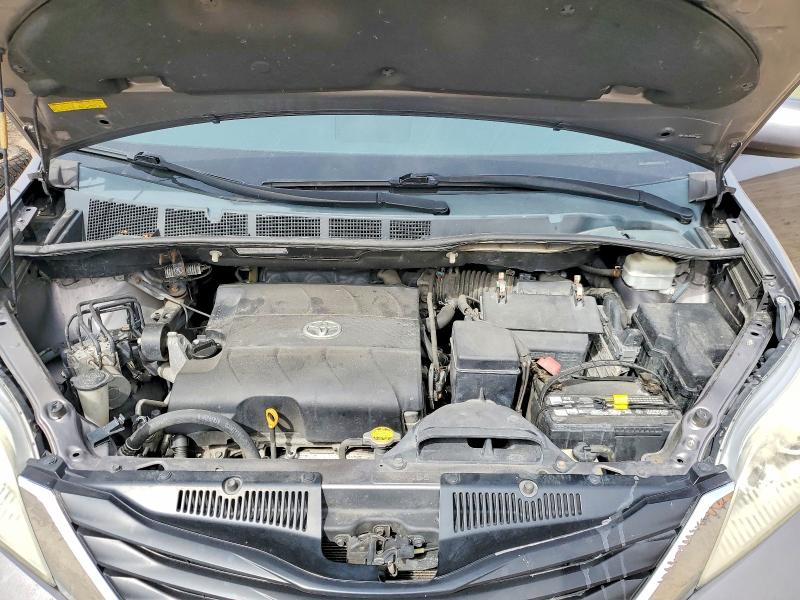 51280536 :رقم المزاد ، 5TDKK3DC9BS025553 vin ، 2011 Toyota Sienna مزاد بيع