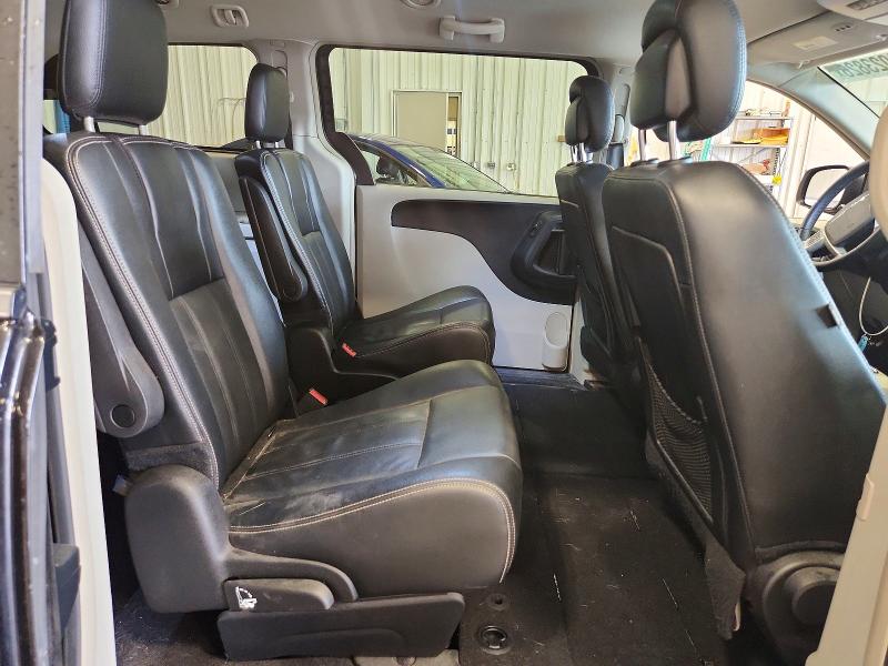 51023826 :رقم المزاد ، 2C4RC1BG3FR715416 vin ، 2015 Chrysler Town & Country مزاد بيع