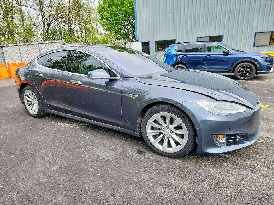 50784926 :رقم المزاد ، 5YJSA1E26GF133167 vin ، 2016 Tesla Model S مزاد بيع