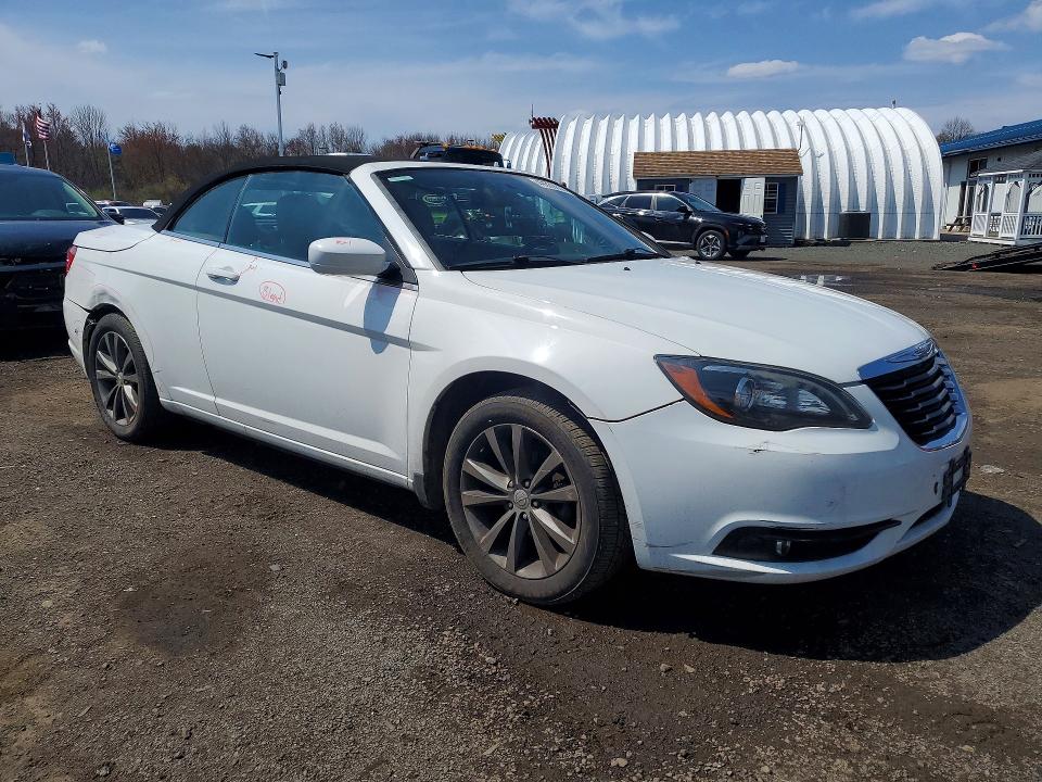 49939336 :رقم المزاد ، 1C3BC8EG8BN611327 vin ، 2011 Chrysler 200 مزاد بيع