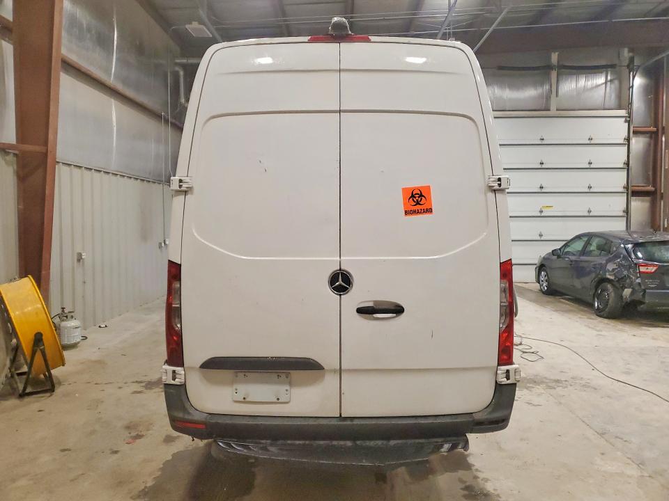 49774136 :رقم المزاد ، W1W40CHY3MT053619 vin ، 2021 Mercedes Benz Sprinter مزاد بيع