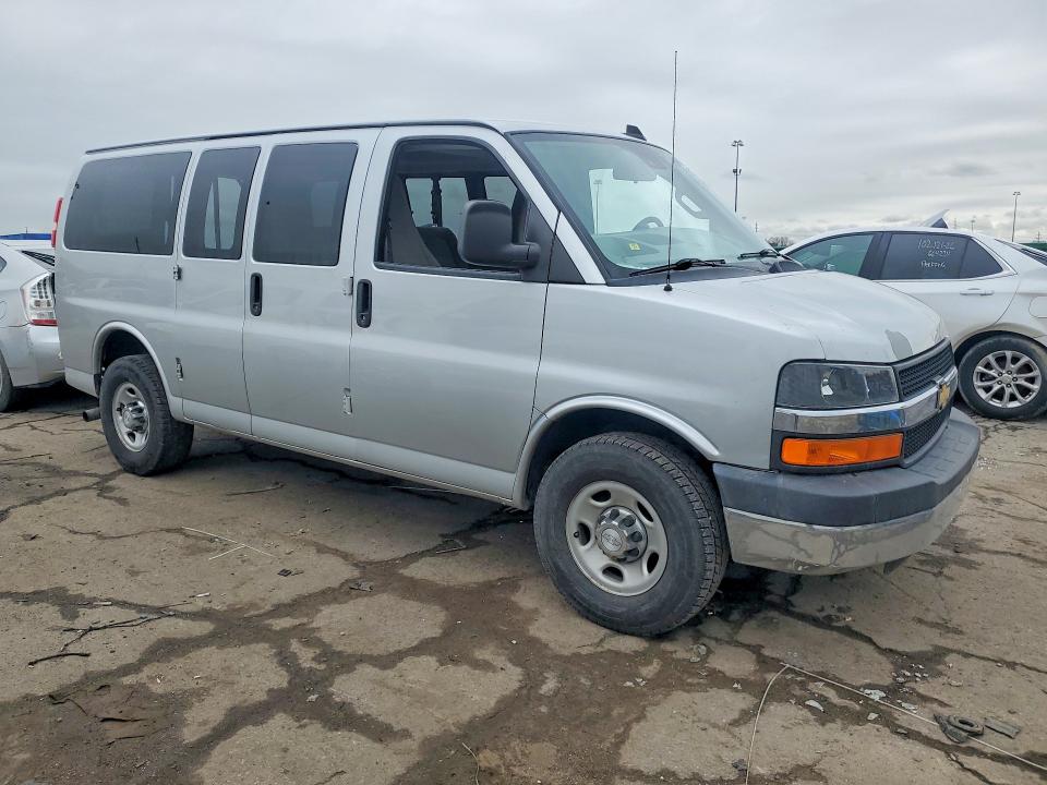 51625876 :رقم المزاد ، 1GAWGFFG0K1235095 vin ، 2019 Chevrolet Express G2500 مزاد بيع