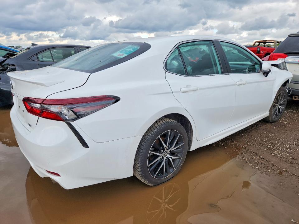 Продажа на аукционе авто 2022 Toyota Camry, vin: 4T1G11AK3NU653130, номер лота: 51299696