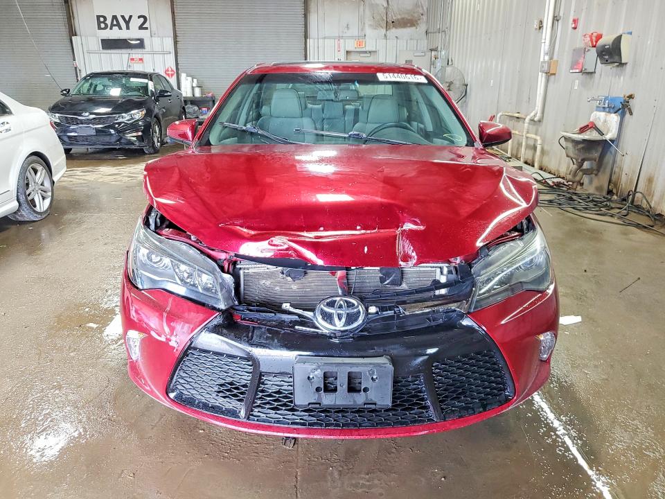 51440616 :رقم المزاد ، 4T1BK1FK1FU555165 vin ، 2015 Toyota Camry مزاد بيع