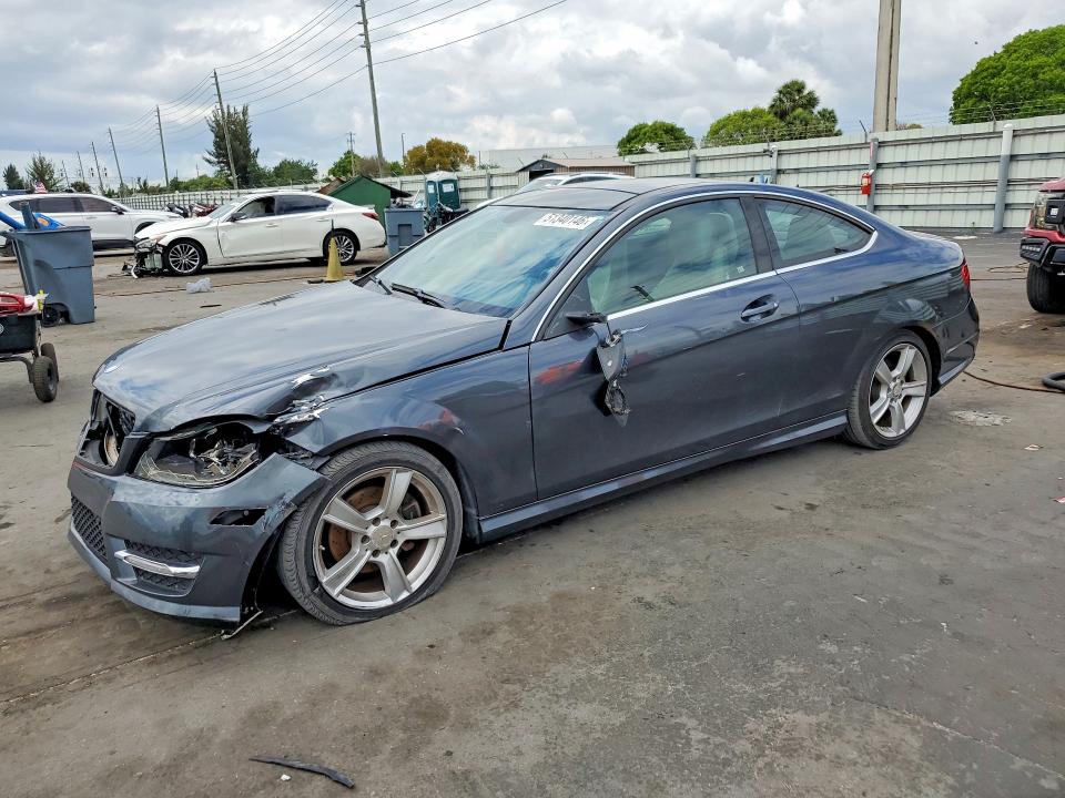 51340146 :رقم المزاد ، WDDGJ4HB3FG357283 vin ، 2015 Mercedes-benz C مزاد بيع