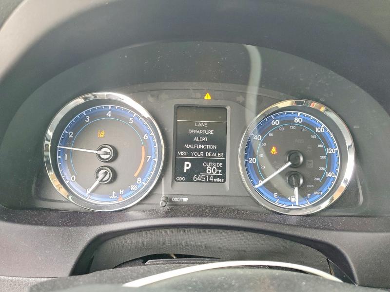 Продажа на аукционе авто 2018 Toyota Corolla, vin: 5YFBURHE7JP761147, номер лота: 51997126