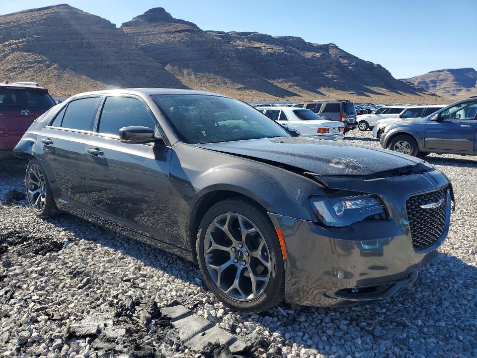50351056 :رقم المزاد ، 2C3CCABGXJH253929 vin ، 2018 Chrysler 300 مزاد بيع