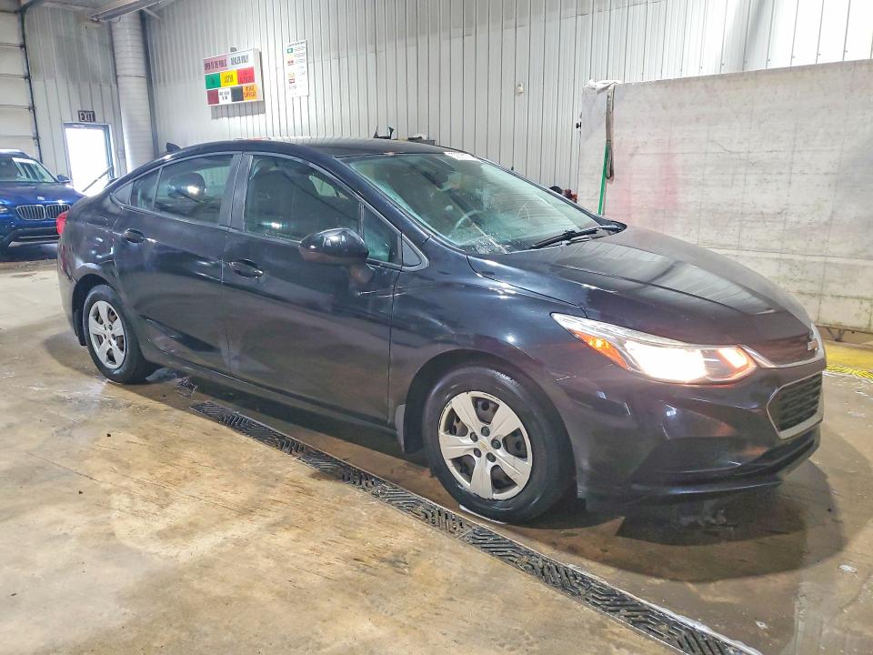 50892186 :رقم المزاد ، 1G1BC5SM8H7233780 vin ، 2017 Chevrolet Cruze مزاد بيع