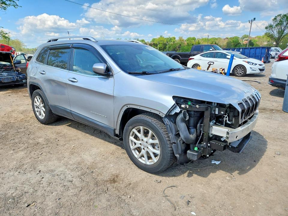 50143136 :رقم المزاد ، 1C4PJMCS8HW568375 vin ، 2017 Jeep Cherokee مزاد بيع