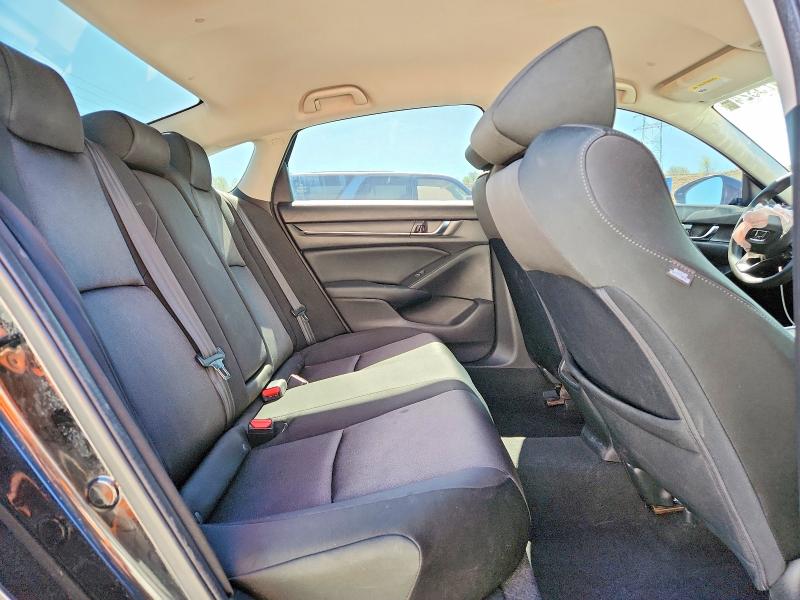 49753246 :رقم المزاد ، 1HGCV1F10JA053329 vin ، 2018 Honda Accord مزاد بيع