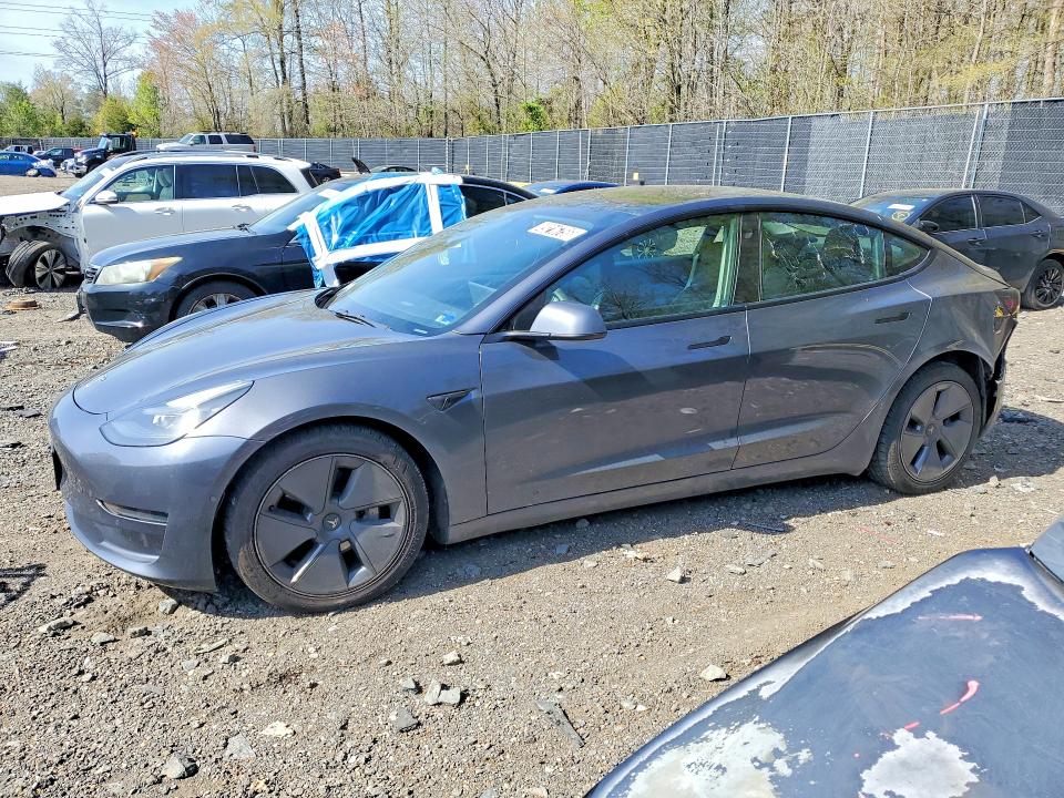 49216756 :رقم المزاد ، 5YJ3E1EA9NF372497 vin ، 2022 Tesla Model 3 مزاد بيع