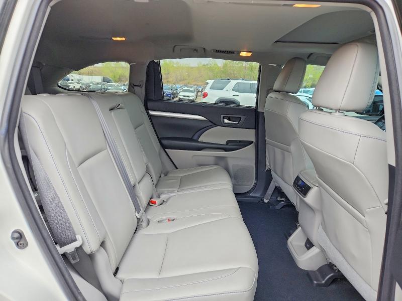 51862756 :رقم المزاد ، 5TDJZRFH6JS875674 vin ، 2018 Toyota Highlander مزاد بيع