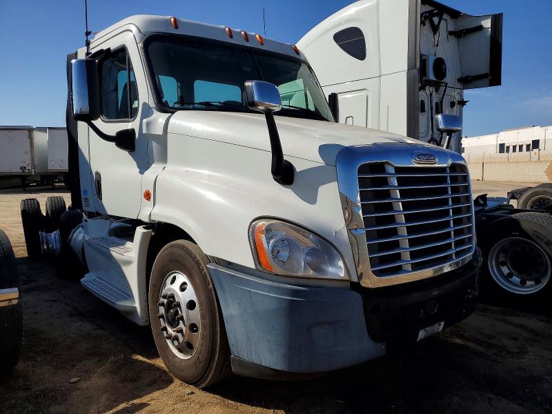 50493276 :رقم المزاد ، 3AKJGED51ESFX9721 vin ، 2014 Freigliner Cascadia 125 مزاد بيع