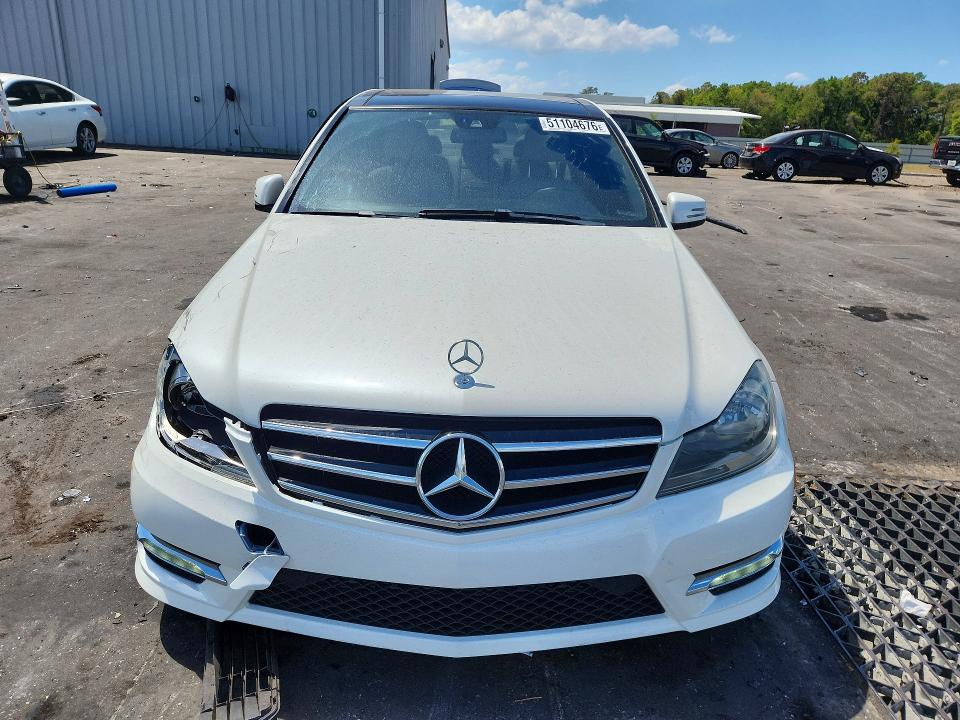 2014 Mercedes-benz C მანქანა იყიდება აუქციონზე, vin: WDDGF4HB9EG215990, აუქციონის ნომერი: 51104676