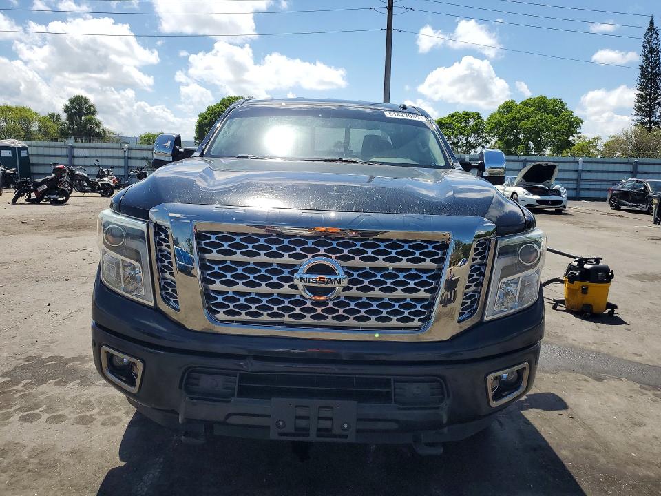 51823096 :رقم المزاد ، 1N6BA1F42HN561043 vin ، 2017 Nissan Titan Xd مزاد بيع
