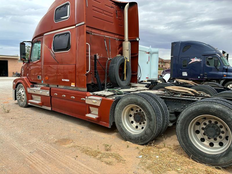 50448876 :رقم المزاد ، 4V4NC9KK87N466664 vin ، 2007 Volvo Vn مزاد بيع