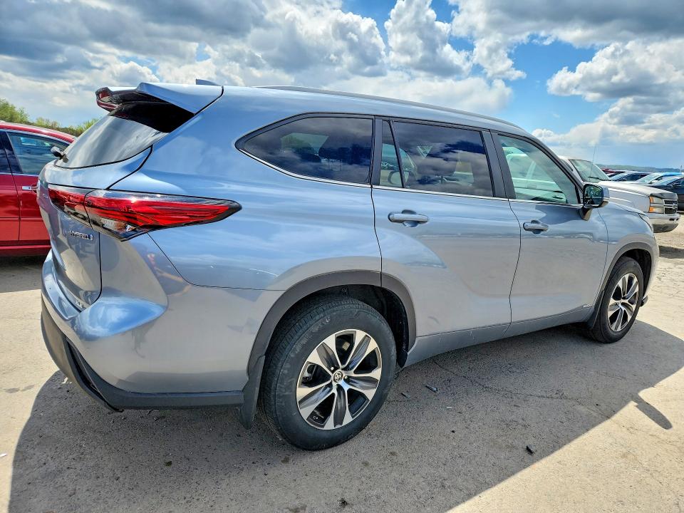 Продажа на аукционе авто 2023 Toyota Highlander Hybrid, vin: 5TDKBRCHXPS119884, номер лота: 50629376