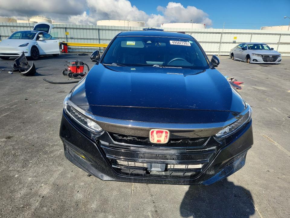 2018 Honda Accord მანქანა იყიდება აუქციონზე, vin: 1HGCV1F38JA183327, აუქციონის ნომერი: 49582726