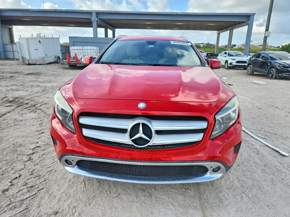 48483976 :رقم المزاد ، WDCTG4EB4FJ167078 vin ، 2015 Mercedes Benz Gla مزاد بيع