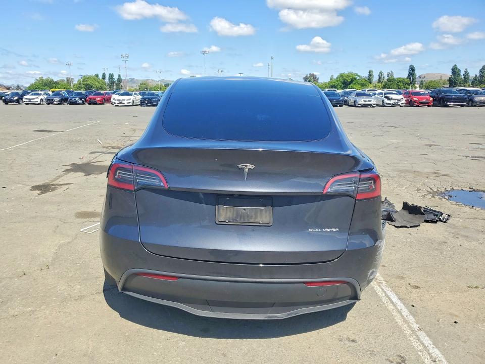 Продаж на аукціоні авто 2025 Tesla Model Y, vin: 7SAYGAEE8SF282064, номер лоту: 49968276