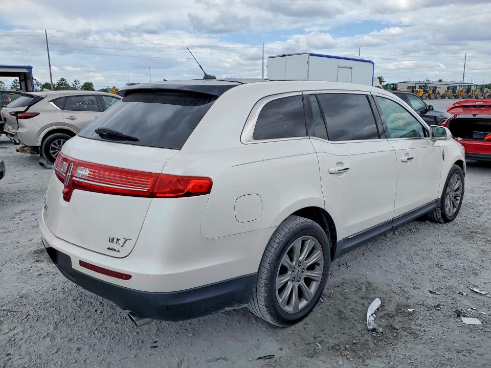 50281556 :رقم المزاد ، 2LMHJ5AT3DBL52886 vin ، 2013 Lincoln Mkt مزاد بيع