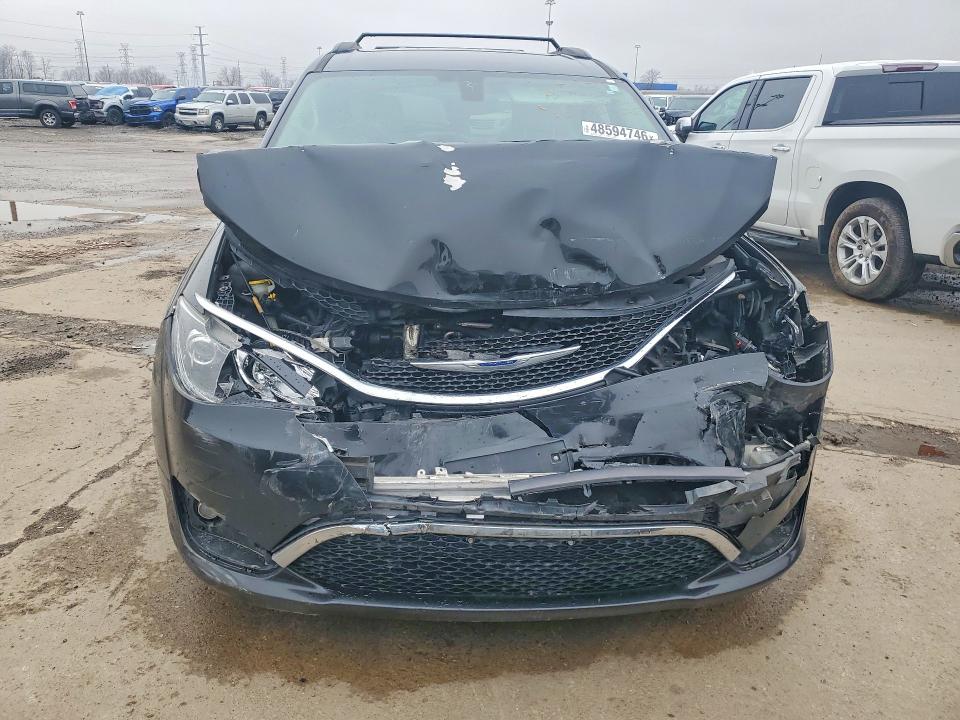 48594746 :رقم المزاد ، 2C4RC1BG0HR517282 vin ، 2017 Chrysler Pacifica مزاد بيع