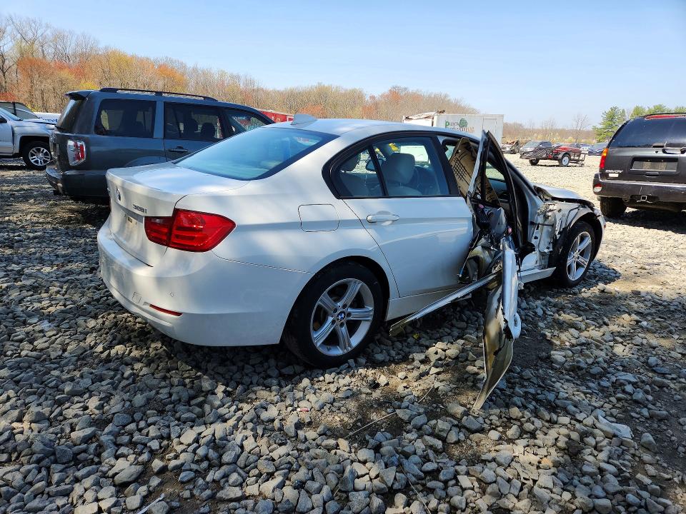 2015 Bmw 328 მანქანა იყიდება აუქციონზე, vin: WBA3B5C5XFF961980, აუქციონის ნომერი: 49382686