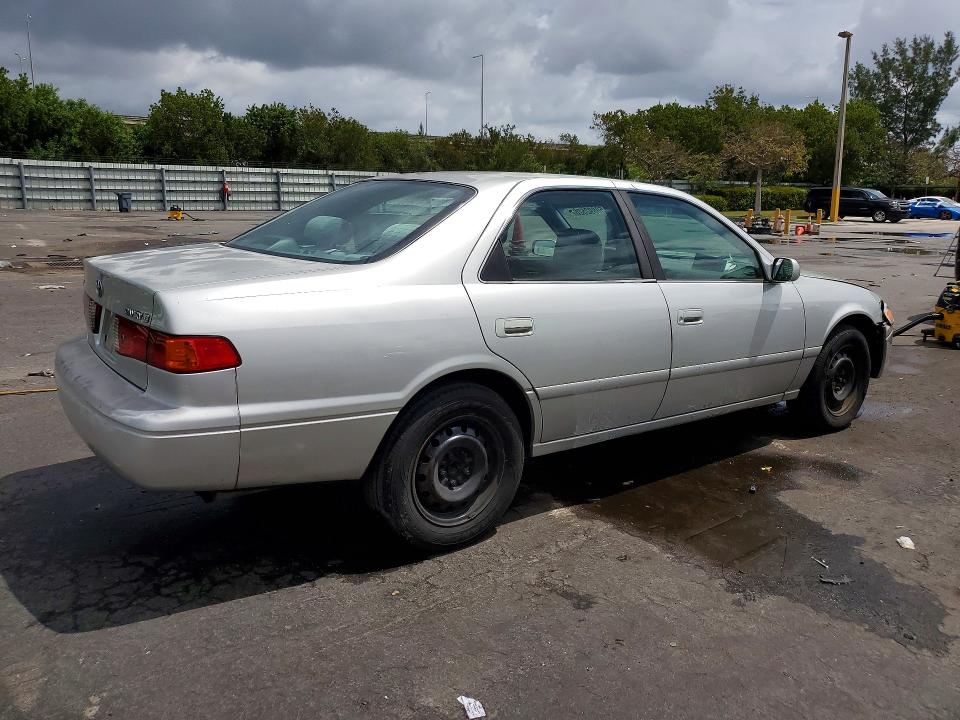 2001 Toyota Camry მანქანა იყიდება აუქციონზე, vin: JT2BG22K610602023, აუქციონის ნომერი: 50892526