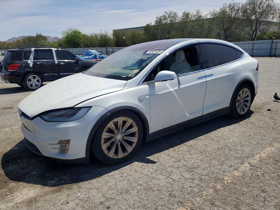 50401626 :رقم المزاد ، 5YJXCBE25GF022017 vin ، 2016 Tesla Model X مزاد بيع