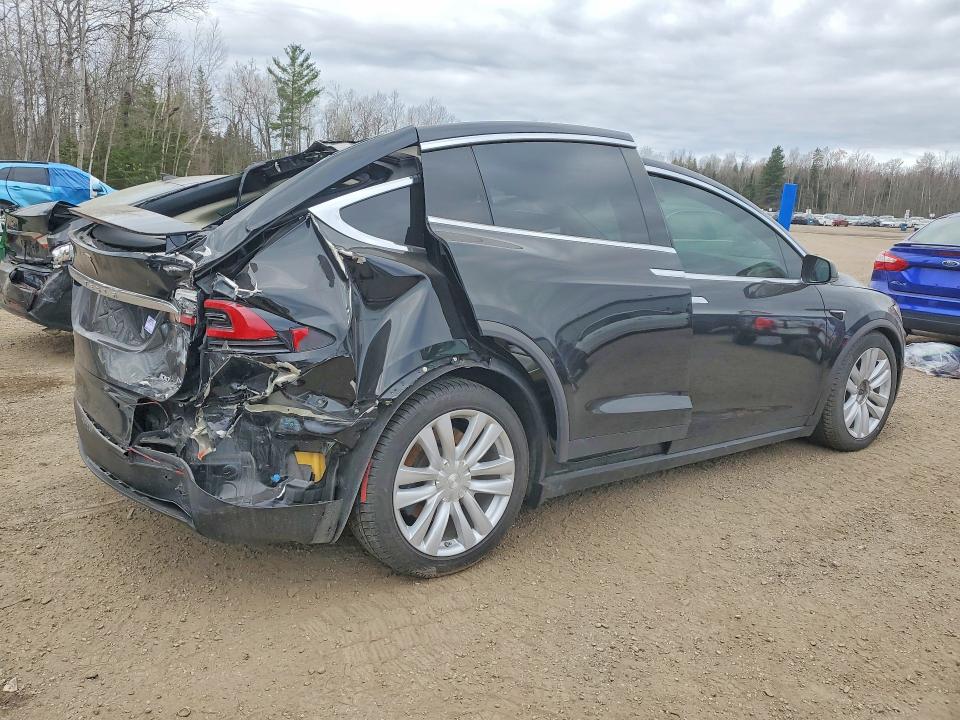 Продажа на аукционе авто 2017 Tesla Model X, vin: 5YJXCDE24HF052333, номер лота: 50042546