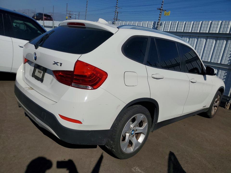 2015 Bmw X1 მანქანა იყიდება აუქციონზე, vin: WBAVM1C54FVW56833, აუქციონის ნომერი: 49367166