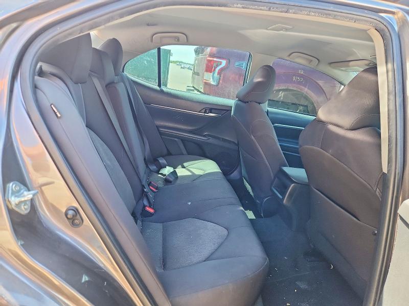 48680986 :رقم المزاد ، 4T1C11AK2NU687140 vin ، 2022 Toyota Camry مزاد بيع