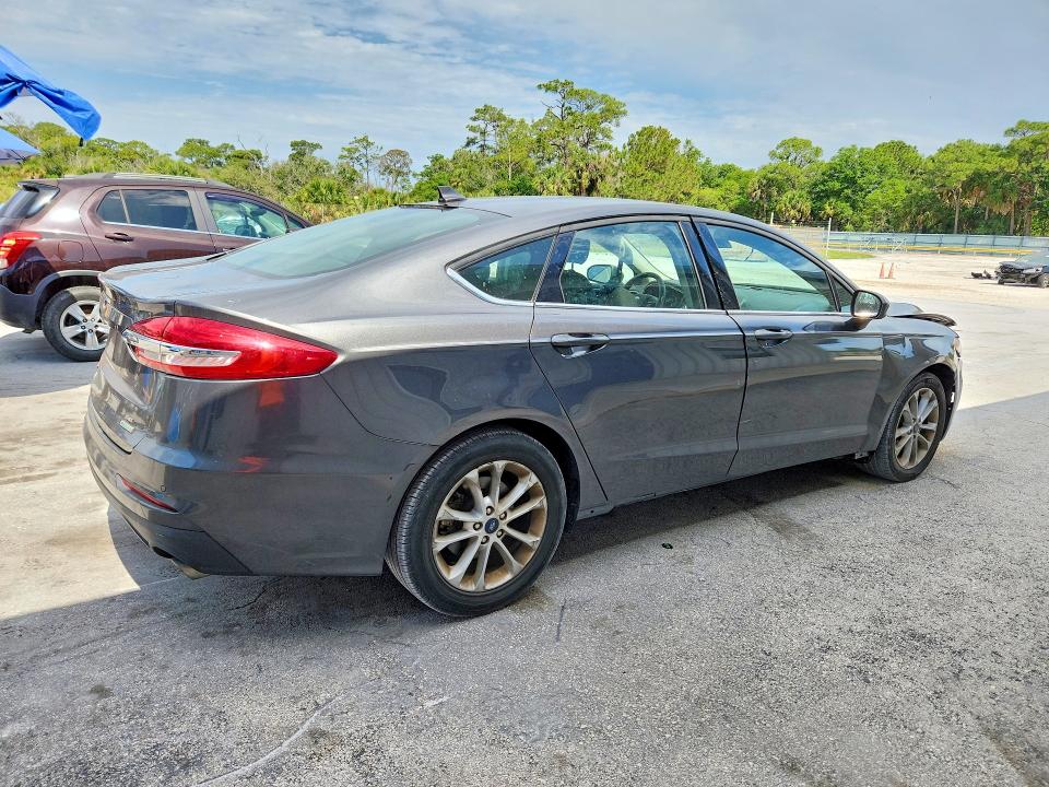 51814166 :رقم المزاد ، 3FA6P0HD6LR185131 vin ، 2020 Ford Fusion مزاد بيع