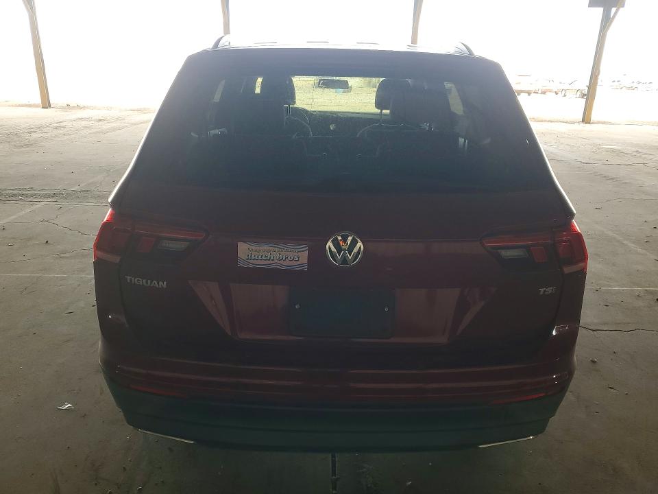 50331516 :رقم المزاد ، 3VV1B7AX2JM013559 vin ، 2018 Volkswagen Tiguan مزاد بيع