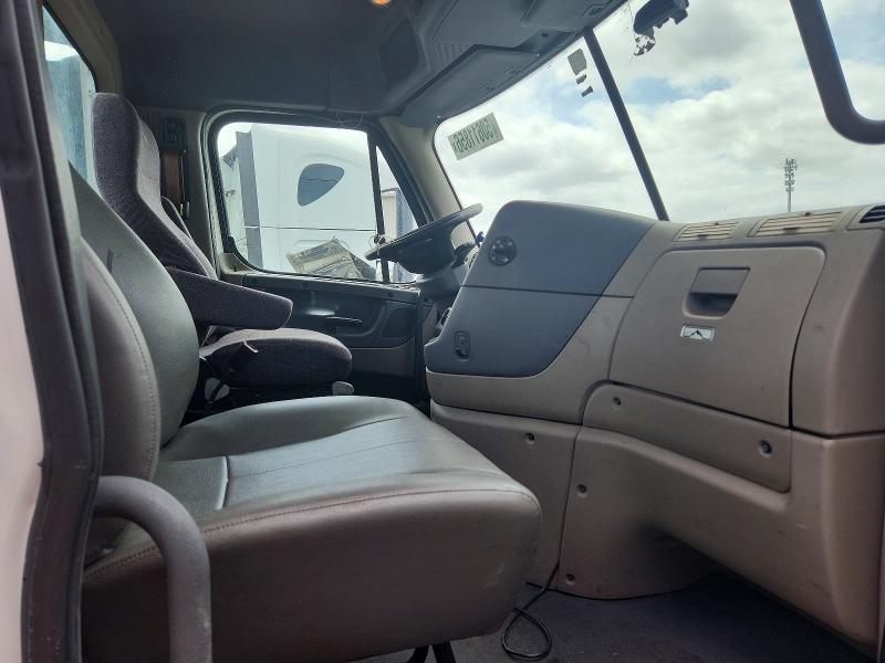 Продаж на аукціоні авто 2016 Freightliner Cascadia 125, vin: 1FUBGEDV6GLHC5660, номер лоту: 50611856