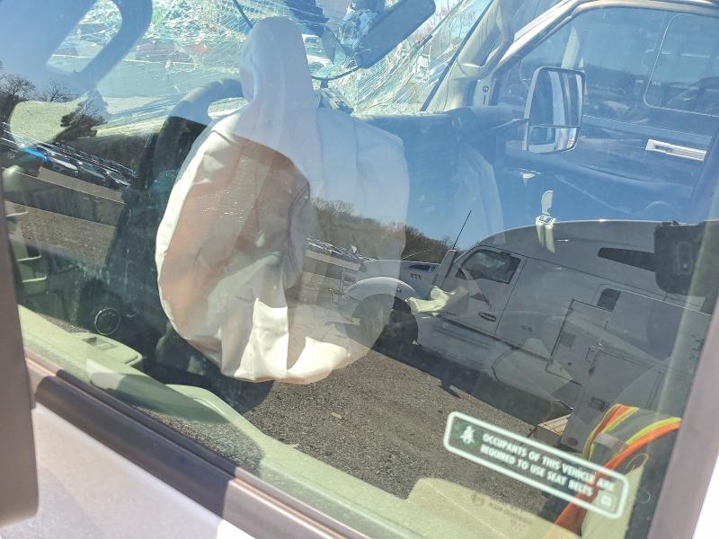 48843526 :رقم المزاد ، 7GZ37TF70RN003997 vin ، 2024 Gmc Savana مزاد بيع