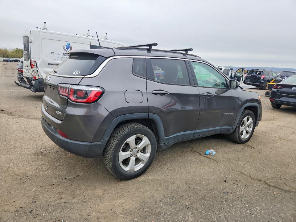 49215986 :رقم المزاد ، 3C4NJDBB2JT480247 vin ، 2018 Jeep Compass مزاد بيع