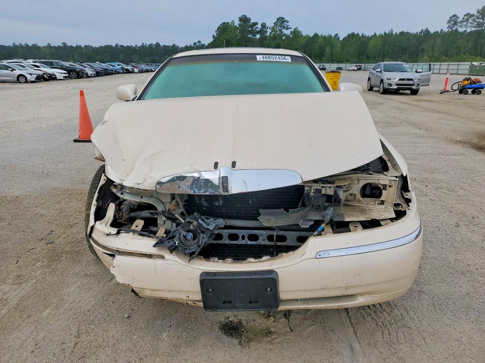 48852456 :رقم المزاد ، 1LNFM83W3WY682133 vin ، 1998 Lincoln Town Car مزاد بيع