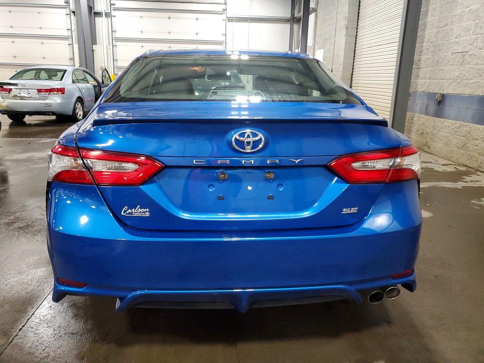 48864866 :رقم المزاد ، 4T1B11HK9JU116126 vin ، 2018 Toyota Camry مزاد بيع