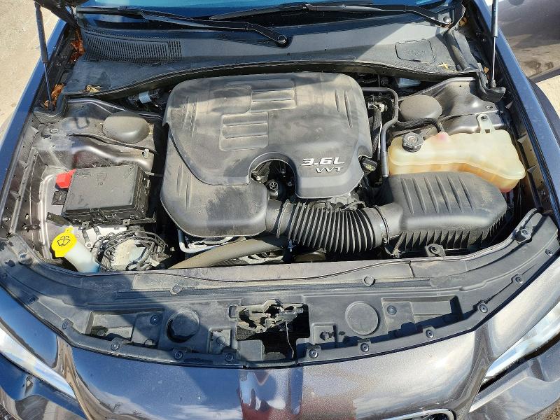 49042766 :رقم المزاد ، 2C3CCARG6JH324954 vin ، 2018 Chrysler 300 مزاد بيع