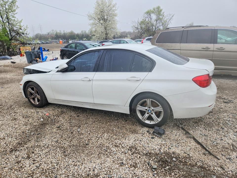 47007606 :رقم المزاد ، WBA3C3C52FK202961 vin ، 2015 Bmw 320 مزاد بيع
