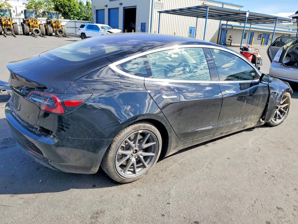 50509646 :رقم المزاد ، 5YJ3E1EAXJF018739 vin ، 2018 Tesla Model 3 مزاد بيع