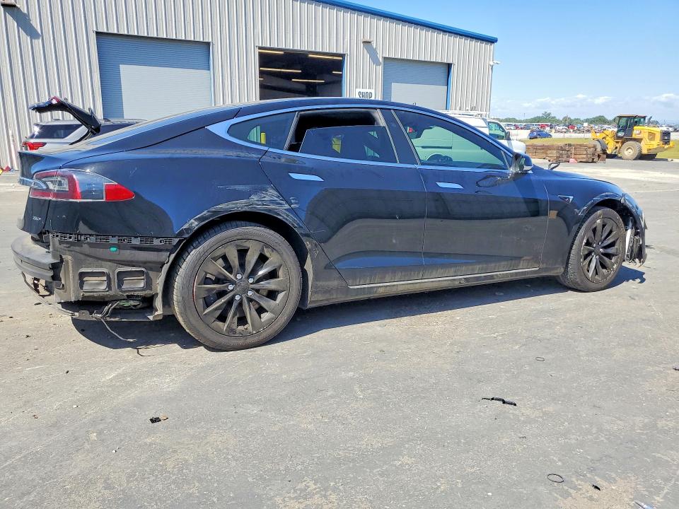 51371646 :رقم المزاد ، 5YJSA1E27JF280895 vin ، 2018 Tesla Model S مزاد بيع