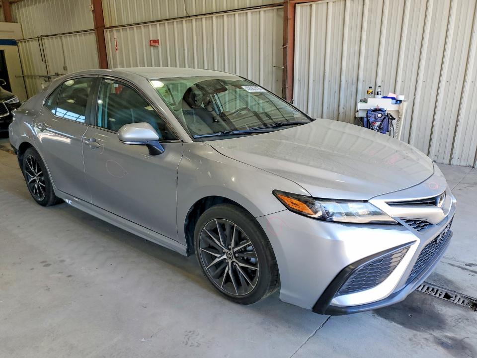 48062426 :رقم المزاد ، 4T1G11AK9NU716599 vin ، 2022 Toyota Camry مزاد بيع