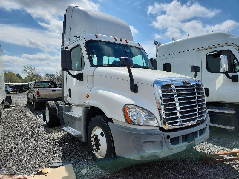 2016 Freightliner Cascadia 125 მანქანა იყიდება აუქციონზე, vin: 1FUBGEDV9GLHC5653, აუქციონის ნომერი: 46211856