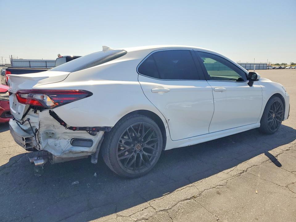 51664086 :رقم المزاد ، 4T1T11AK3MU497474 vin ، 2021 Toyota Camry مزاد بيع