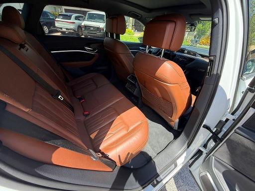2019 Audi E-tron მანქანა იყიდება აუქციონზე, vin: WA1VAAGE9KB023322, აუქციონის ნომერი: 51556306